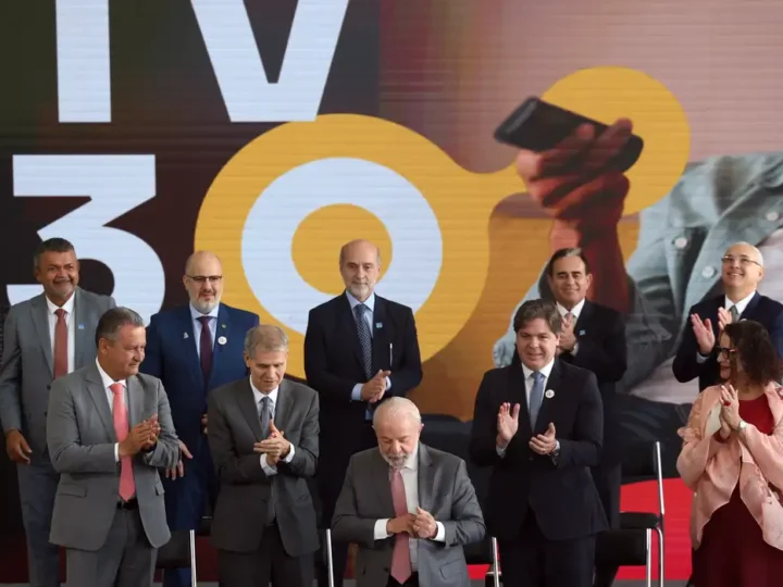EBC participa da construção da TV 3.0 e celebra assinatura de decreto
