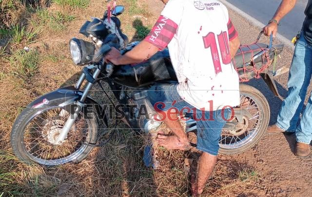Motociclista cai com moto na BR-364, abandona veículo e foge do local em Vilhena
