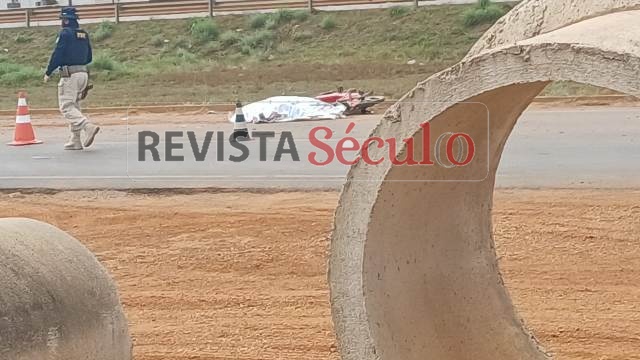 URGENTE: Mulher morre atingida por carreta em Vilhena e homem é socorrido por bombeiros
