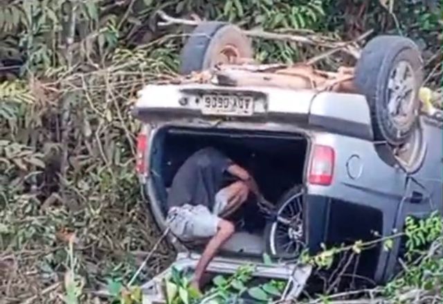 Camionete furtada em Vilhena é localizada capotada na BR-364 entre Comodoro e Rondônia