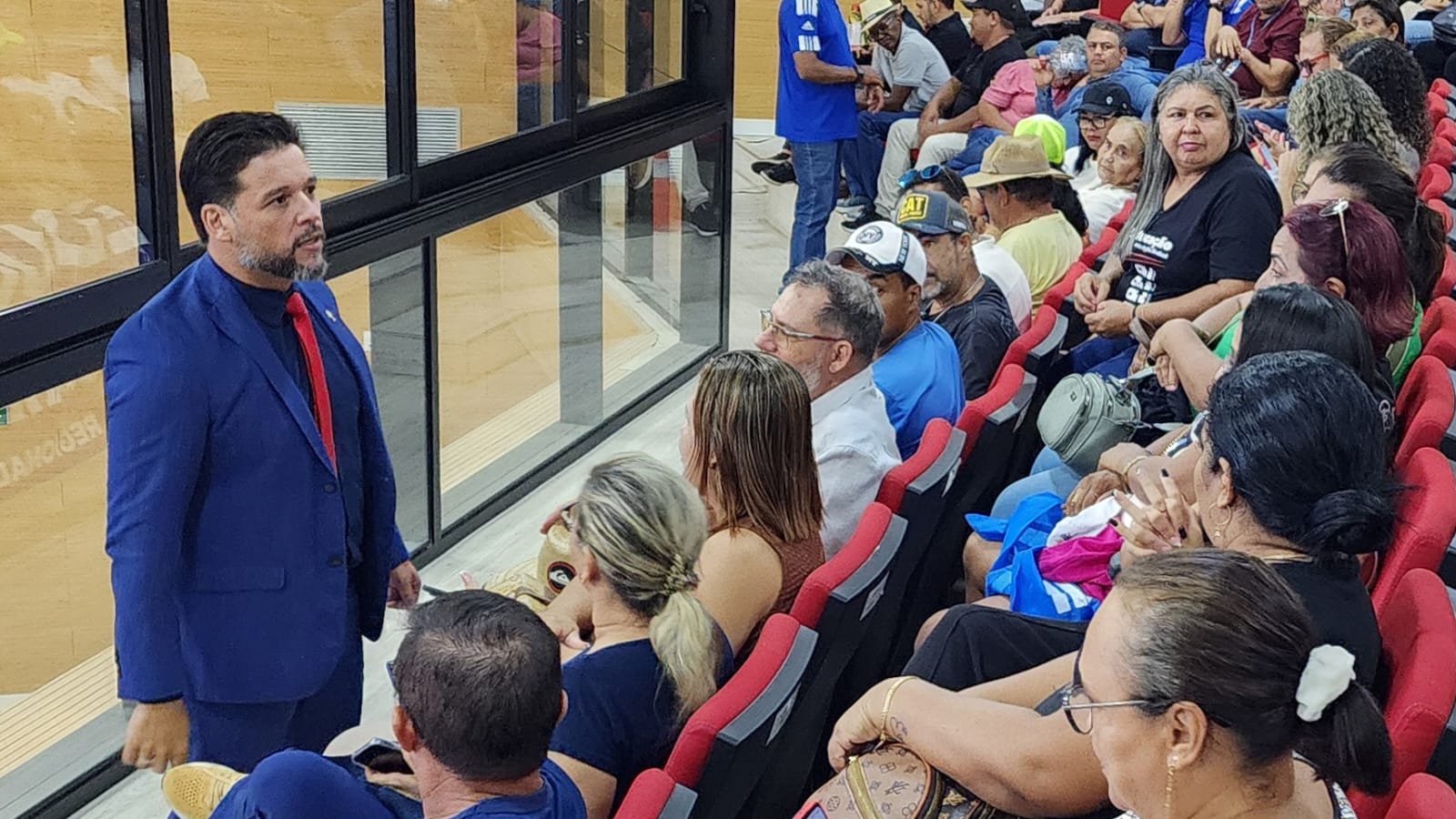 Delegado Camargo cobra valorização e melhores condições para profissionais da educação em Rondônia