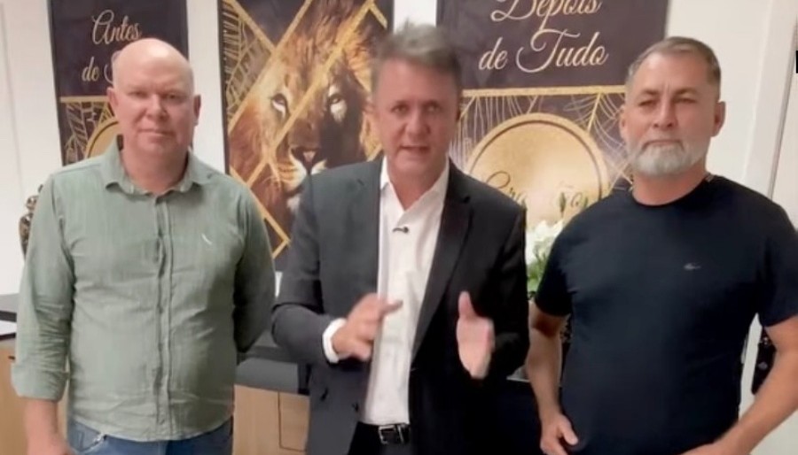 Deputado Luizinho Goebel recebe em seu gabinete vereador e secretário de Ministro Andreazza