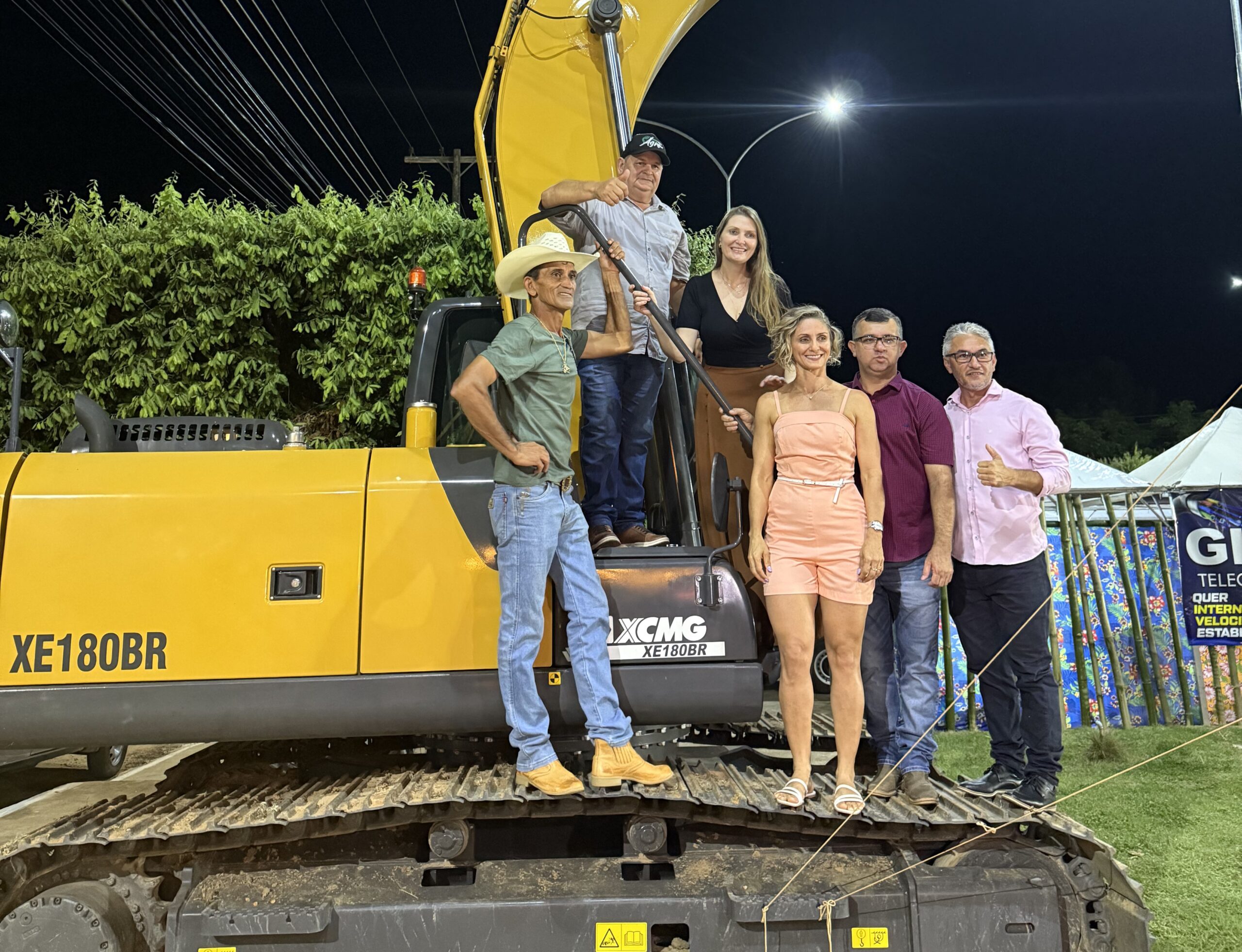 Máquina PC é entregue em Rio Crespo por emenda parlamentar de Gislaine Lebrinha