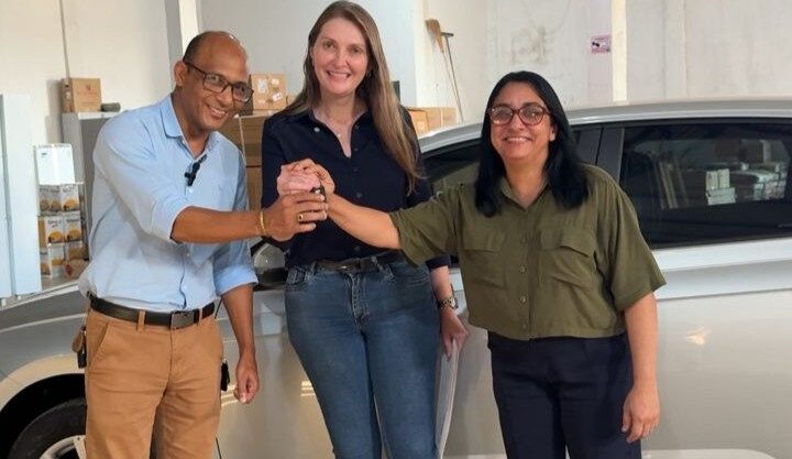 Gislaine Lebrinha reforça saúde de Buritis com entrega de veículo à UBS local