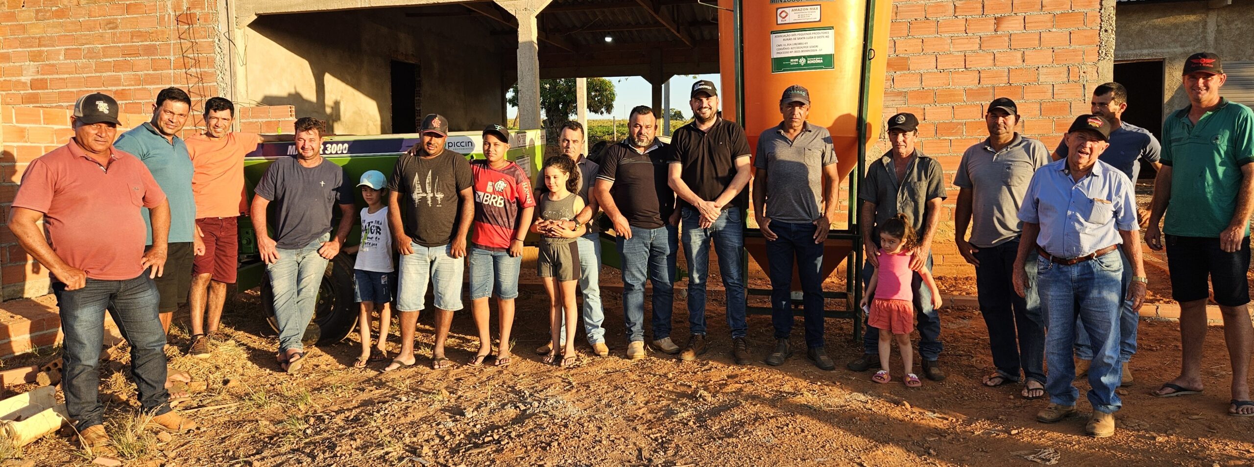 Agricultores de Santa Luzia Agradecem deputado Jean Mendonça por implementos agrícolas