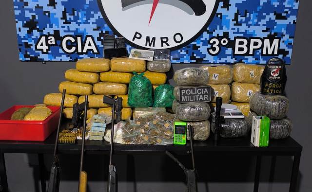 PM desmantela depósito de drogas em Cerejeiras e apreende 45kg de entorpecentes, arma e  dinheiro