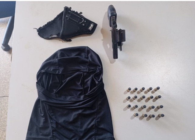 Homem é flagrado com arma de fogo e acaa preso em Vilhena