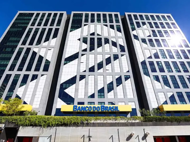 BB tem lucro de R$ 11,2 bi no primeiro semestre, queda de 40,7%
