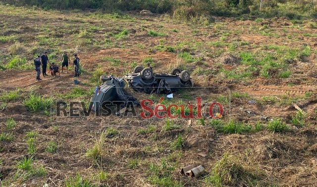 Vídeo: capotamento deixa quatro feridos na BR-364 em Vilhena; motorista de Ranger fugiu