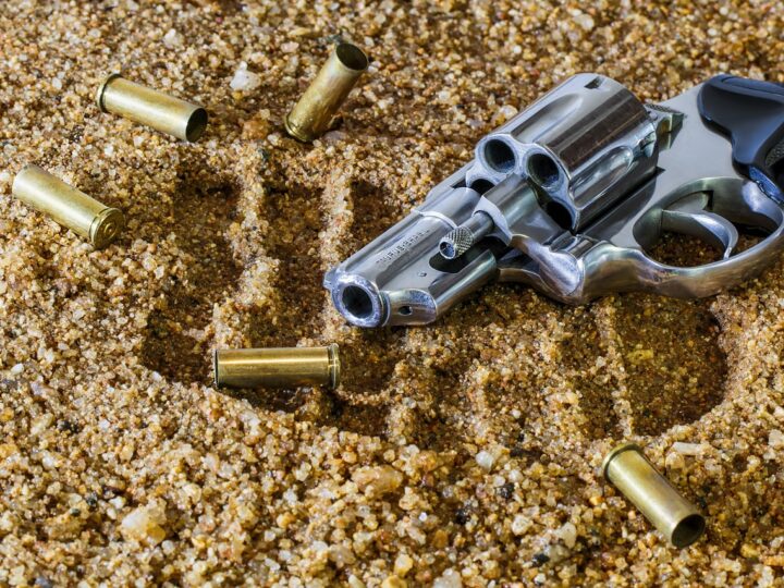 Em Chupinguaia, policiais militares apreendem arma de fogo e drogas