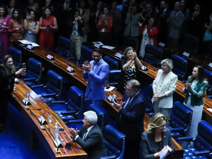 Senado aprova projeto contra adultização de crianças na internet