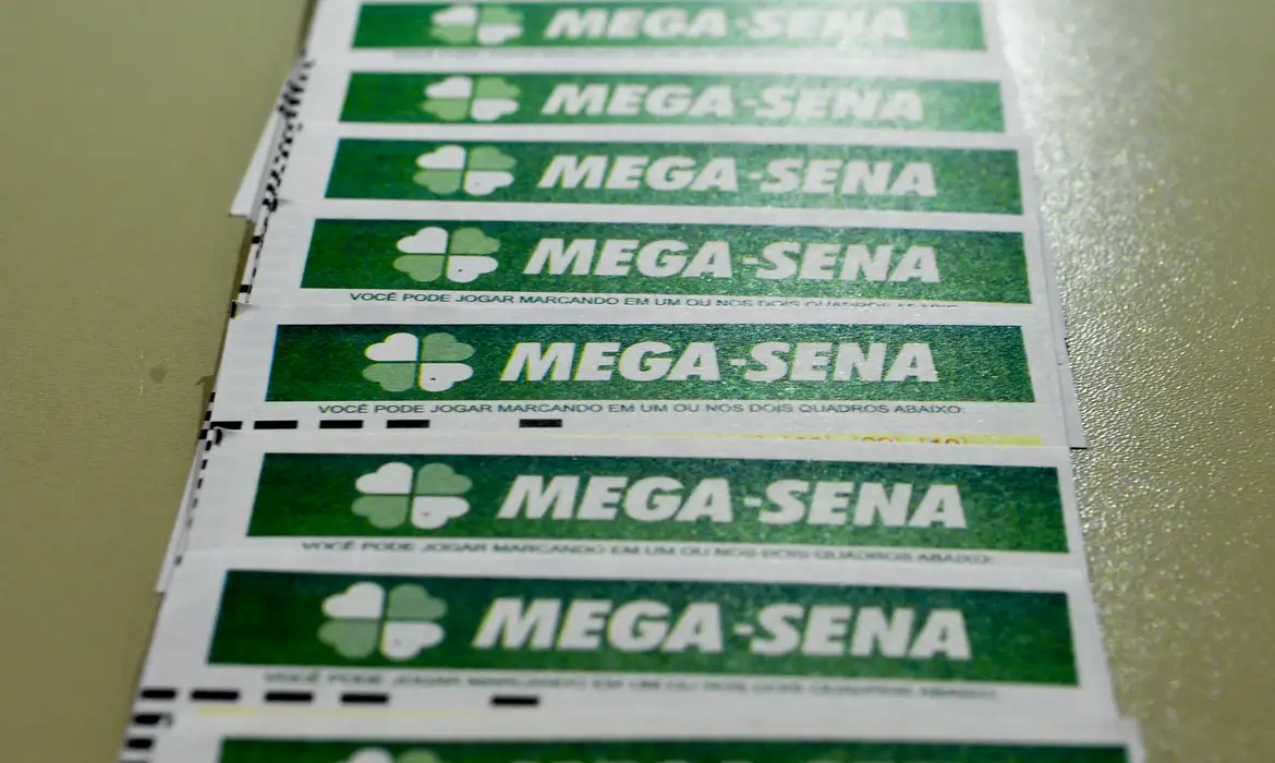 Mega-Sena acumula e prêmio principal vai para R$ 8 milhões