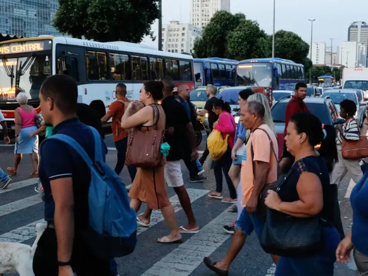 Brasil tem queda na desigualdade em educação, emprego e meio ambiente
