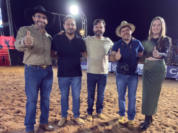 Deputada Lebrinha participa da entrega de quatro tratores para fortalecer agricultura em São Francisco
