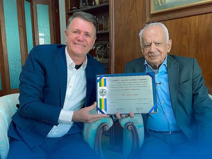 Luizinho Goebel presta homenagem a Pedro Simon durante sessão da CCJR em Vilhena