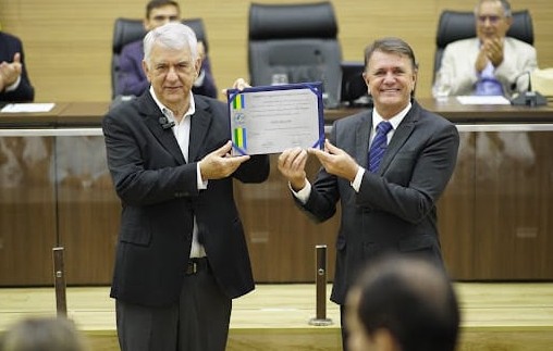 Deputado Luizinho Goebel homenageia Grupo Rovema pelos 40 anos em Rondônia e entrega Título de Cidadão Honorário a Adélio Barofaldi
