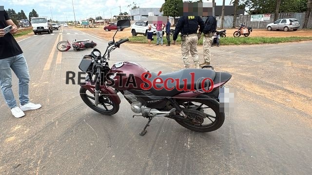 Motos colidem na BR-174 em Vilhena e um sofre fratura no braço