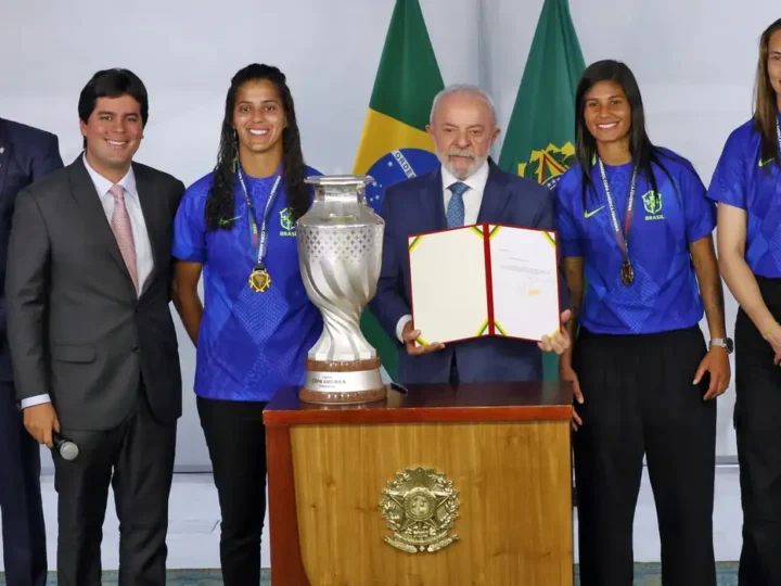 Lula diz que enviará projeto de lei para incentivar futebol feminino