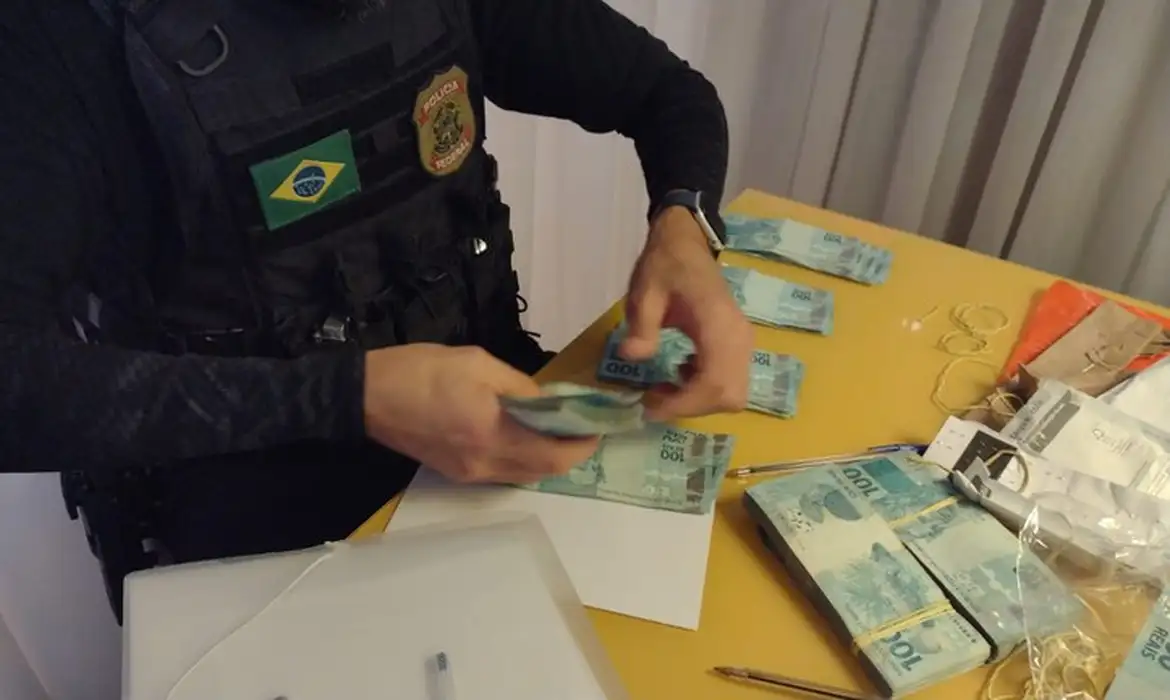 Operação desarticula em SP organização de tráfico de drogas