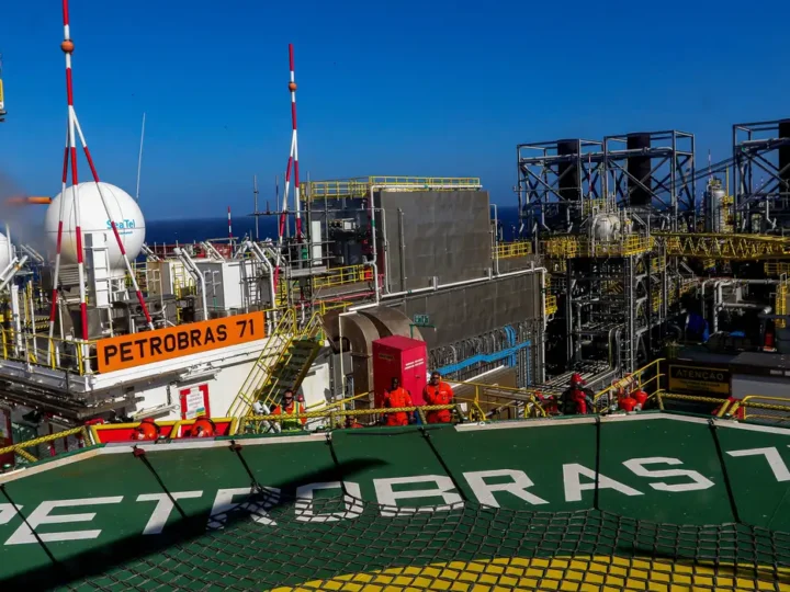 Brasil bate pela 1ª vez marca de 5 milhões de barris de petróleo e gás