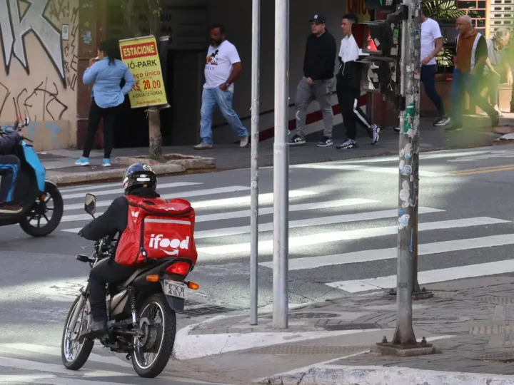 Votação de vínculo entre motoristas e apps será em 30 dias, diz Fachin