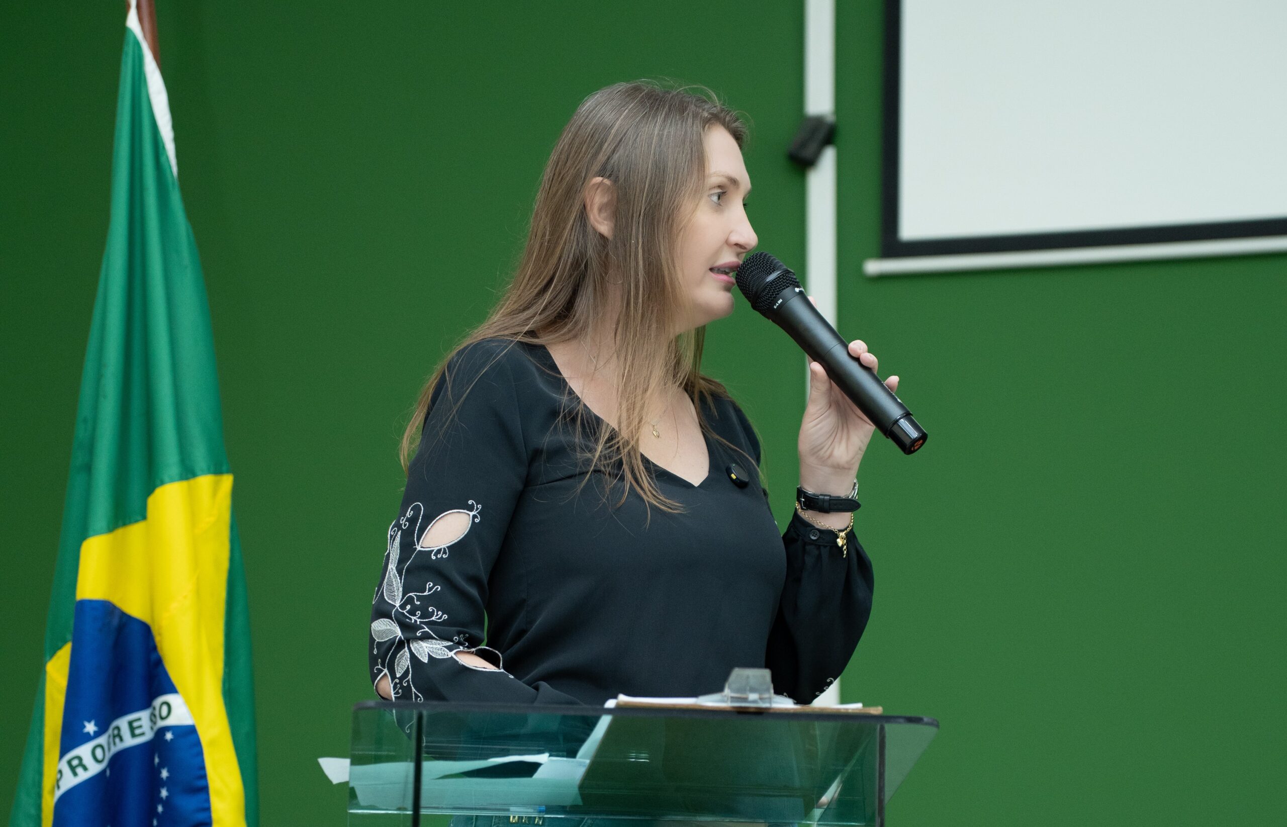 Gislaine Lebrinha visita obra da Linha 7 em Seringueiras