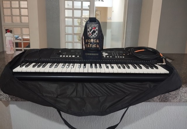 Polícia Militar encontra teclado furtado em casa abandonada no bairro Cristo Rei, em Vilhena