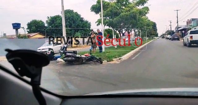 Acidente entre motocicletas é registrado em frente ao Supermercado Irmãos Gonçalves, em Vilhena