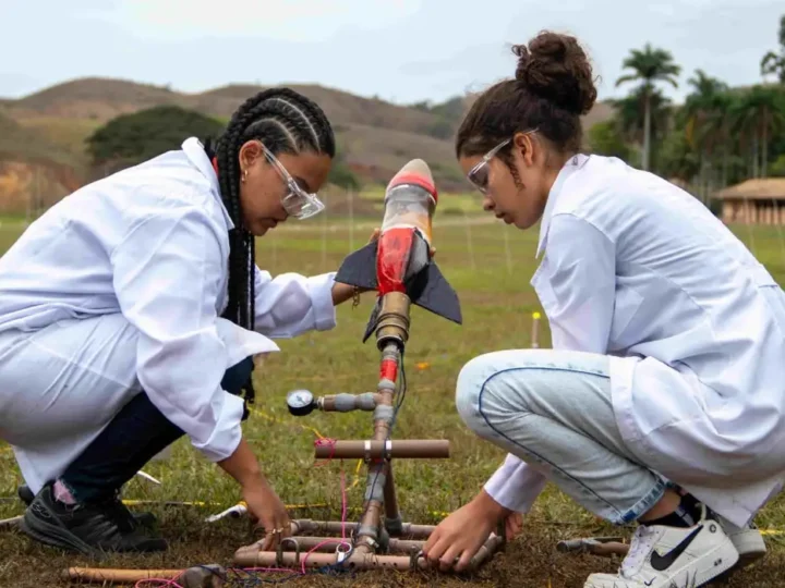 Jornada de Foguetes reunirá mais de 5 mil alunos do Brasil no Rio