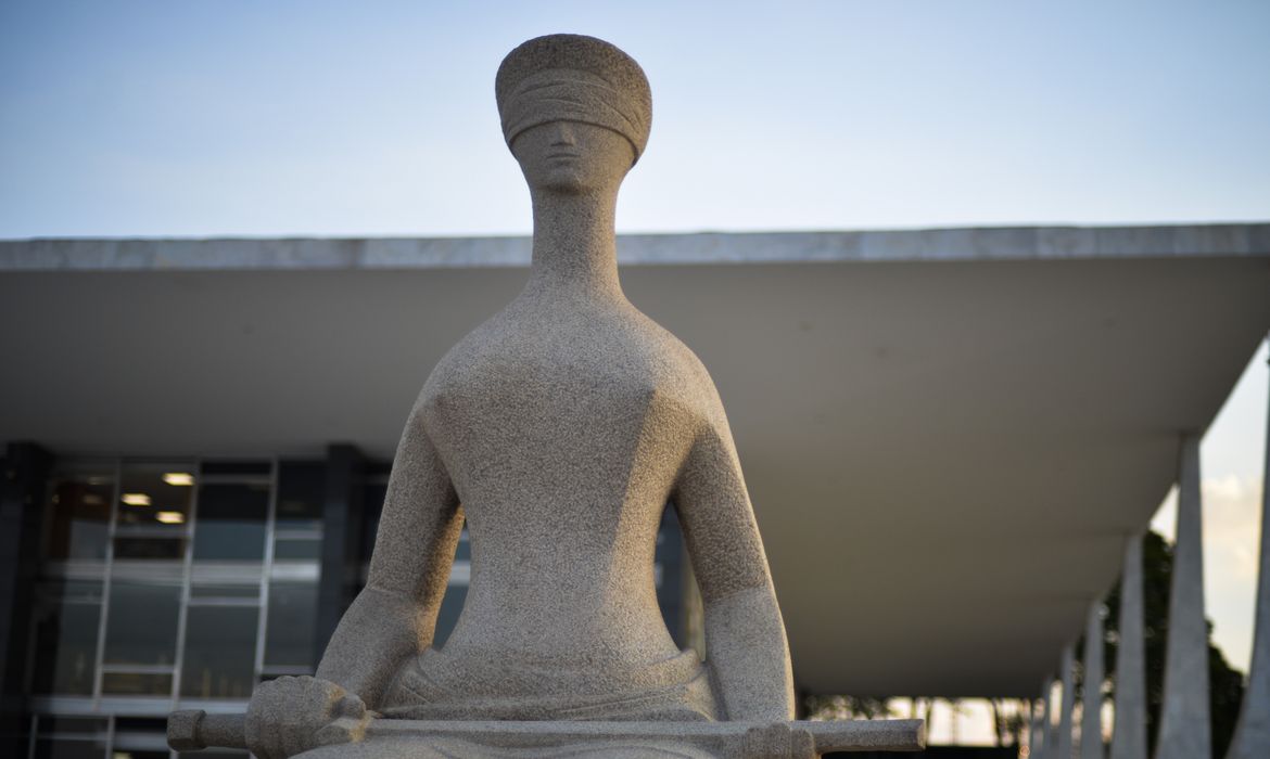 Dino mantém resolução do CFM que limita tratamento a jovens trans