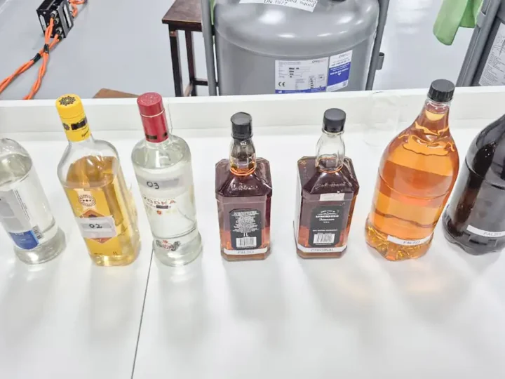 PF apura se metanol abandonado é usado para adulterar bebidas