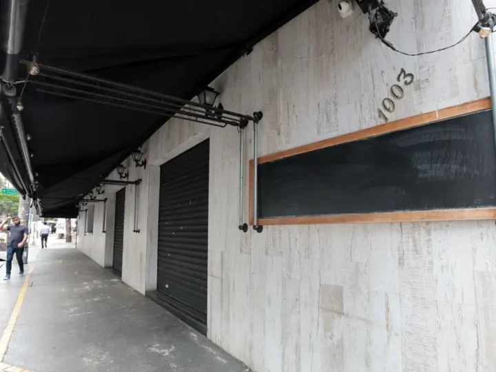 Vigilância Sanitária do DF interdita bebidas em rede de supermercados