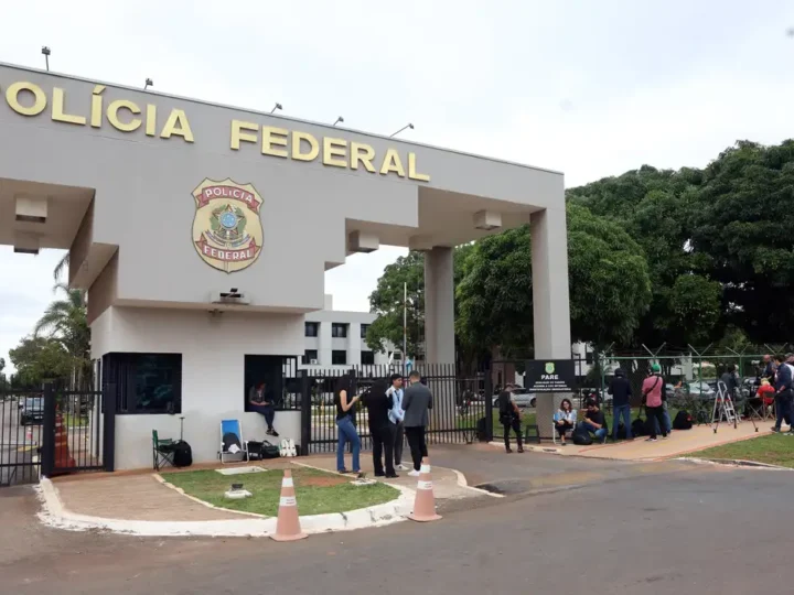 Remédios são levados para Bolsonaro, preso preventivamente em Brasília