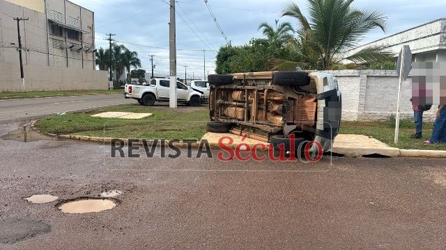 Camionete capota após colisão em trecho urbano da BR-174 em Vilhena