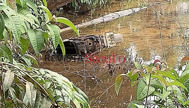 Moto é encontrada abandonada dentro do rio Do Mosquito, na área rural de Vilhena