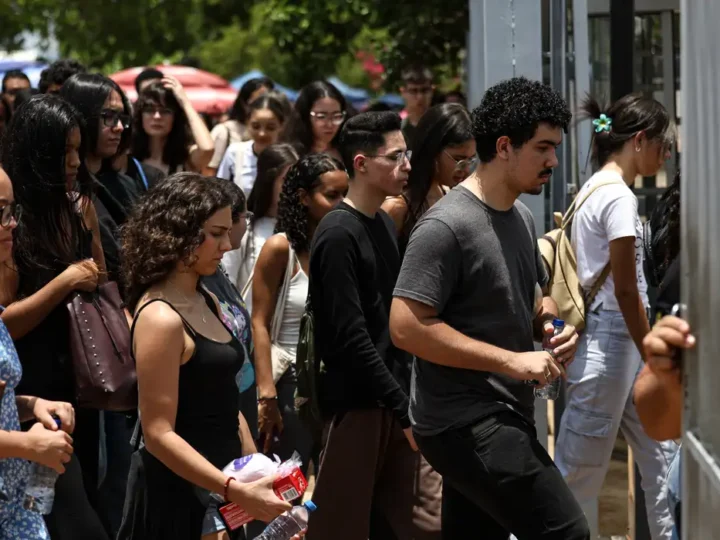 Enem: provas foram longas, mas com questões fáceis, dizem candidatos