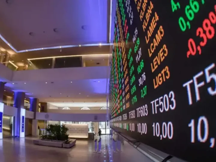 Bolsa sobe 1,7% e bate recorde com cenário externo favorável