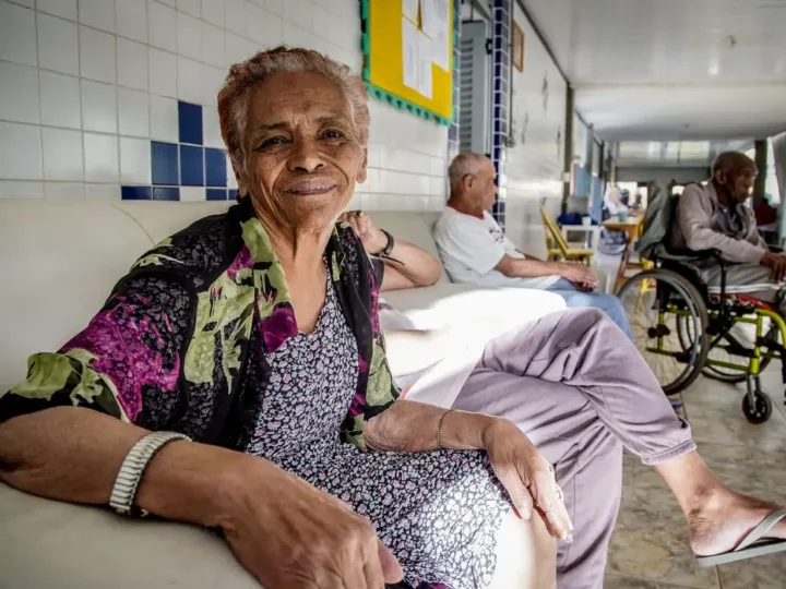Tema da redação do Enem ajuda a debater etarismo, dizem professores