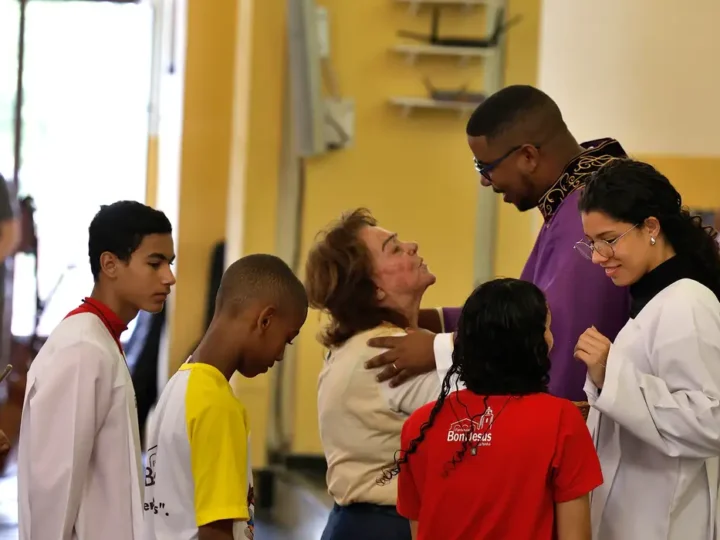 Em igreja na Penha, fiéis rezam por paz e proteção em semana de horror