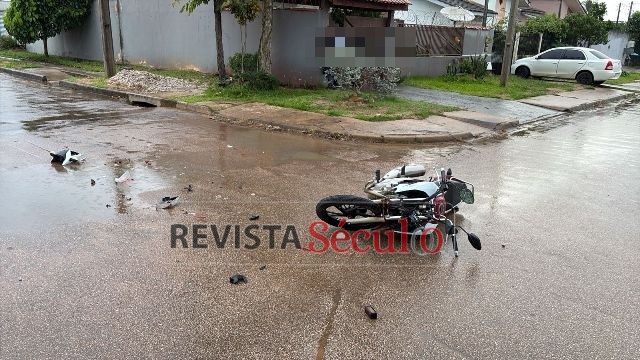 Carro e moto colidem nesta tarde no Jardim das Oliveiras, em Vilhena