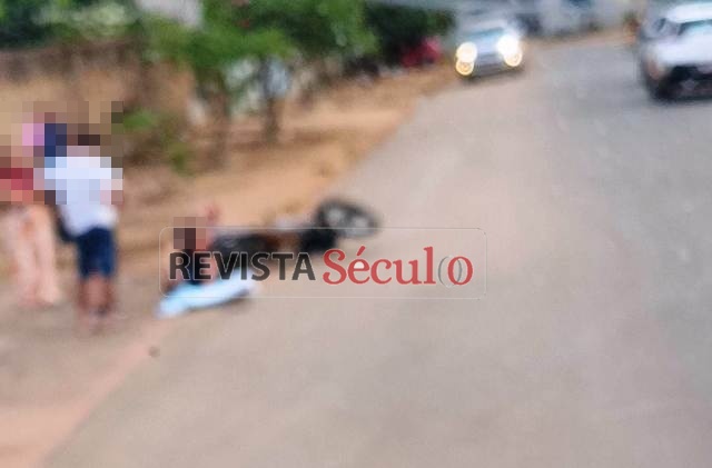 Motociclista fica ferida após colisão no cruzamento das avenidas Jamari e 7 de Setembro, em Vilhen