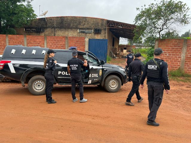 Polícia Civil de RO e MT cumpre mandados de busca contra depósitos ilegais de madeira na BR-364