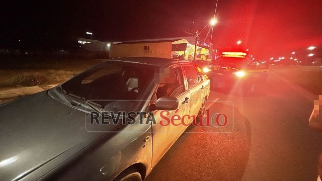 Motorista embriagado dorme ao volante e tem carro apreendido em avenida de Vilhena