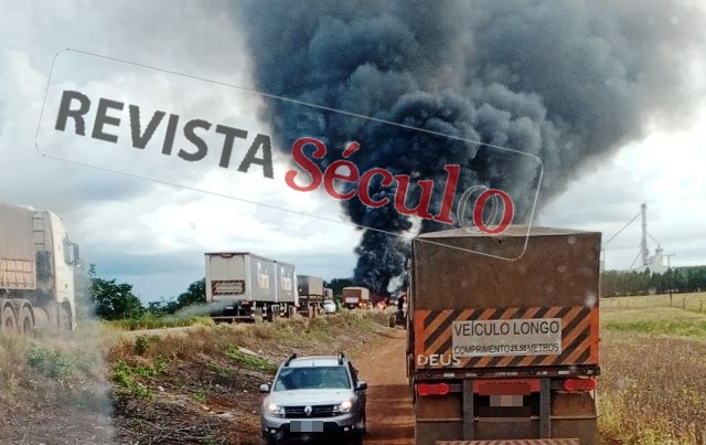 URGENTE: Colisão entre carretas na BR-364, próximo a Vilhena, deixa mortos e provoca incêndio
