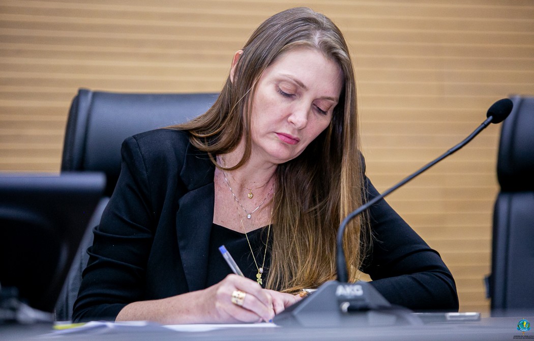 Deputada Lebrinha garante recurso para construção de quadra em escola de Guajará-Mirim