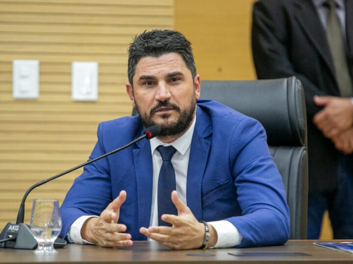 Jean Mendonça vota contra perdão da dívida milionária do ICMS da Energisa e defende mais recursos para os municípios