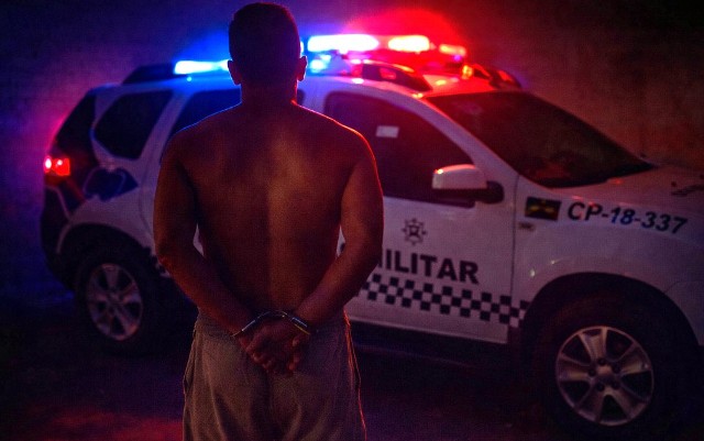 Vilhena: polícia apreende drogas, balança de precisão e detém dois suspeitos