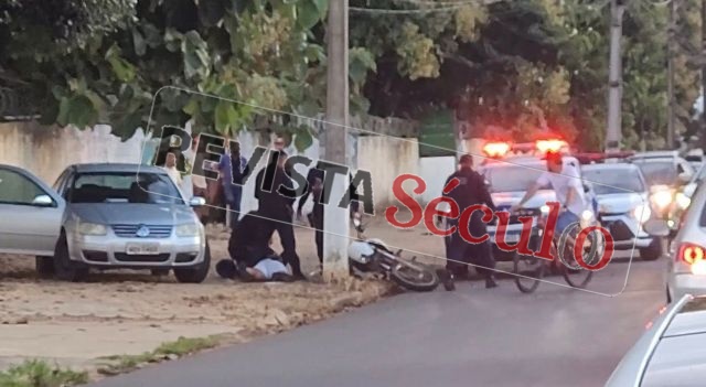 Vídeo: adolescente foge da polícia, cai com moto e acaba detido em Vilhena