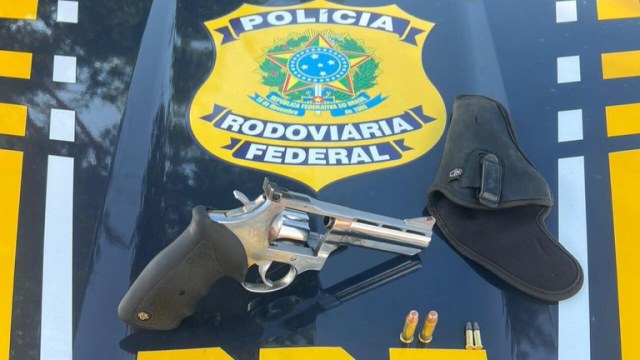 PRF  prende motorista por posse irregular de arma de fogo em Vilhena