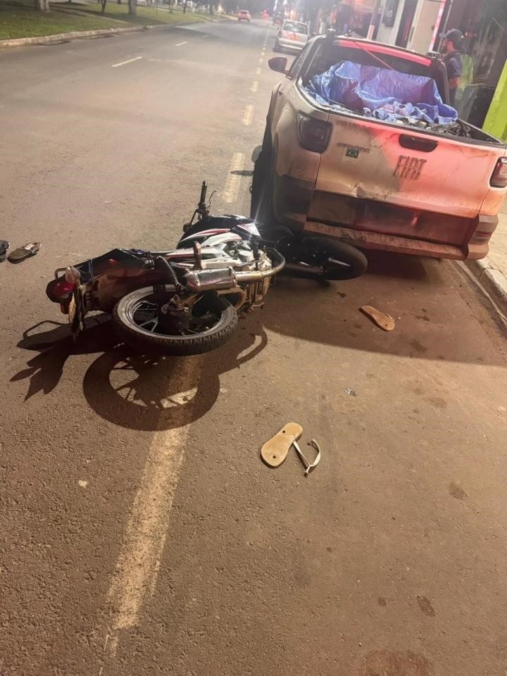 PM prende jovem inabilitado que fugiu de moto e acertou picape parada em Vilhena